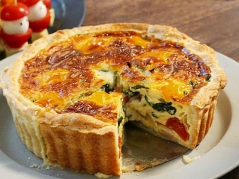 クリスマスカラーの厚焼きキッシュ